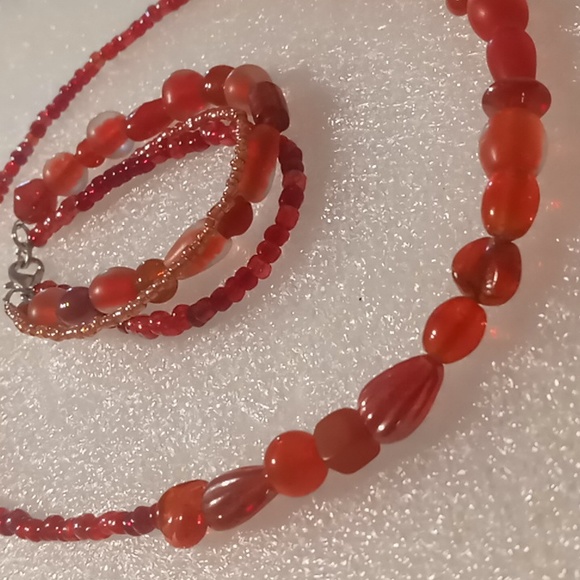 Vintage Red glass Beaded necklace & bracelet set . Strung on twisted cable. - Picture 4 of 9